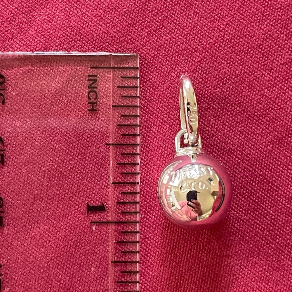 Tiffany & Co. Solid 18k white gold pendant - bracelet charm! Hard to find ! - Picture 7 of 9